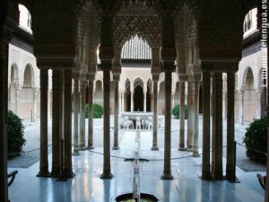 Le patio de l'Alhambra